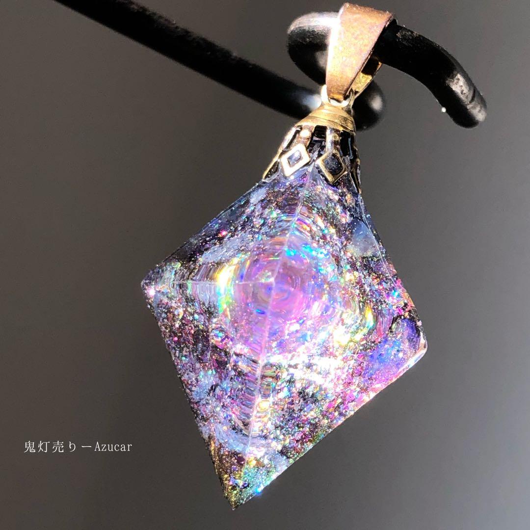 パープルサファイアの光を集めて。 宇宙レジン　蓄光ネックレス