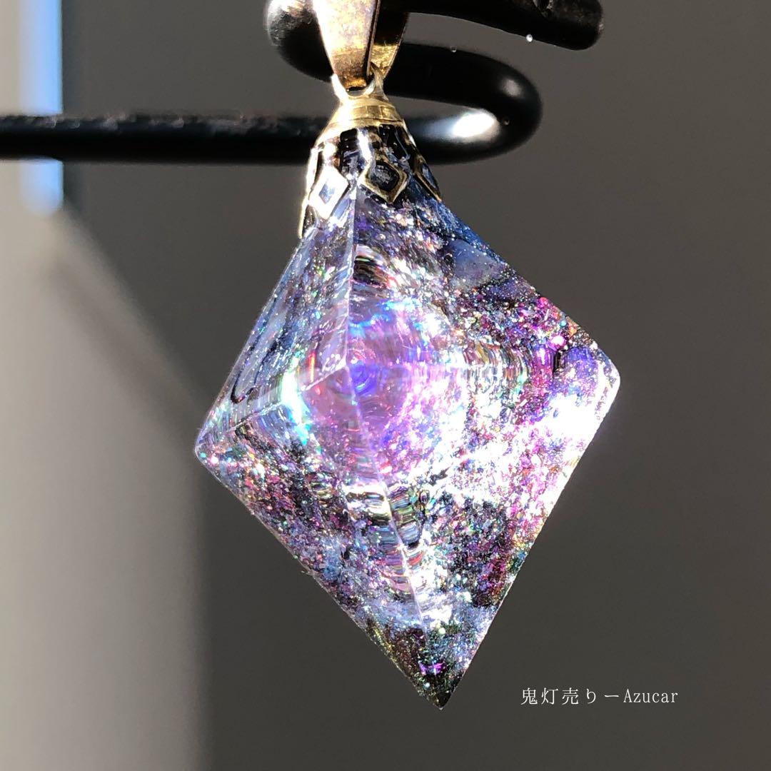 パープルサファイアの光を集めて。 宇宙レジン　蓄光ネックレス