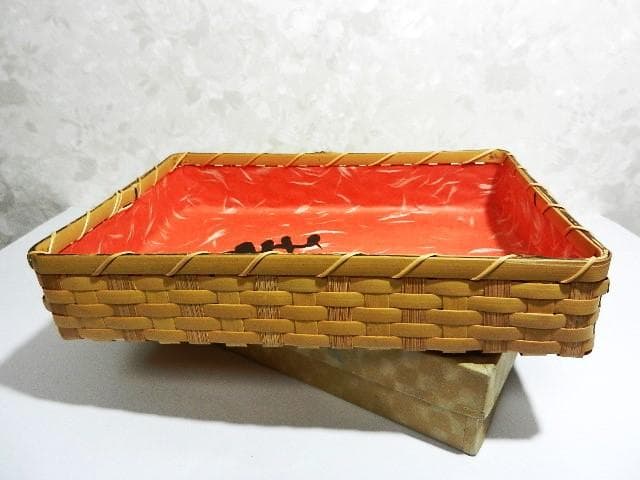 「㐂　義朗　花押」のある喜寿祝いの返礼の品と思われる格調高い竹籠