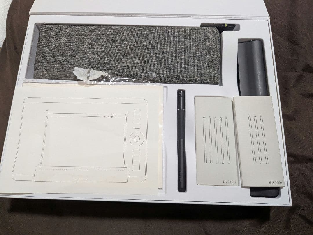 液タブ・ペンタブ Wacom Intuos Pro Paper Edition PTH-660