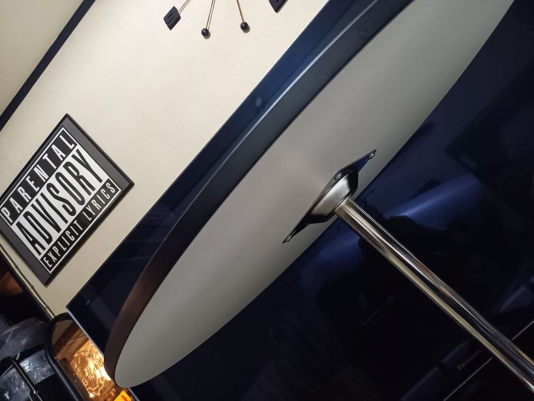 スペースエイジ　デザイン　アルミニウム　フレーム　サークル　円盤形　テーブル