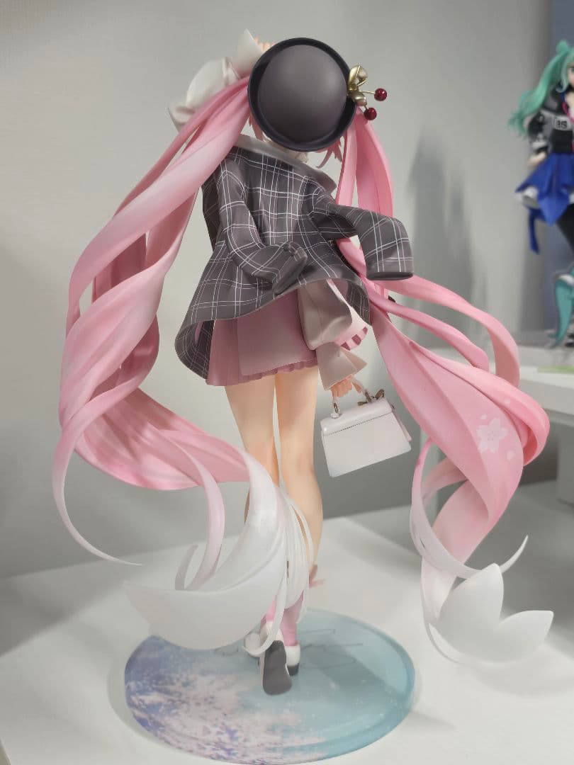 桜ミク お花見コーデVer. 1/6スケールフィギュア