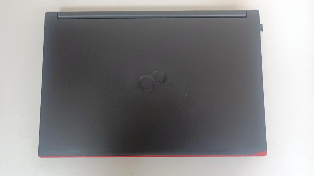 美品ノートパソコンFUJITSU第八世代Corei5 SSD256G メモリ8G