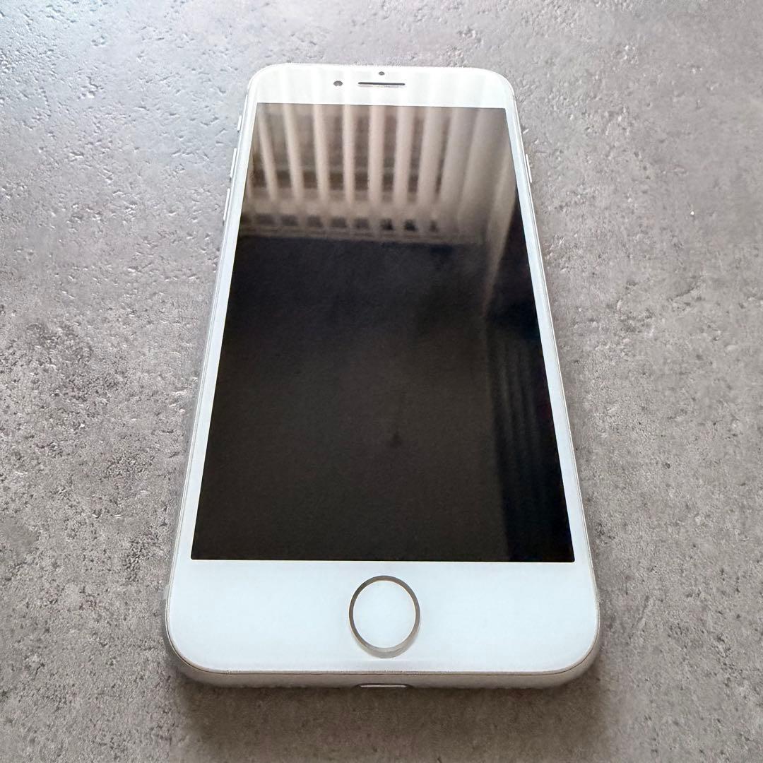 美品 iPhone8 本体　64GB シルバー　SIMフリー