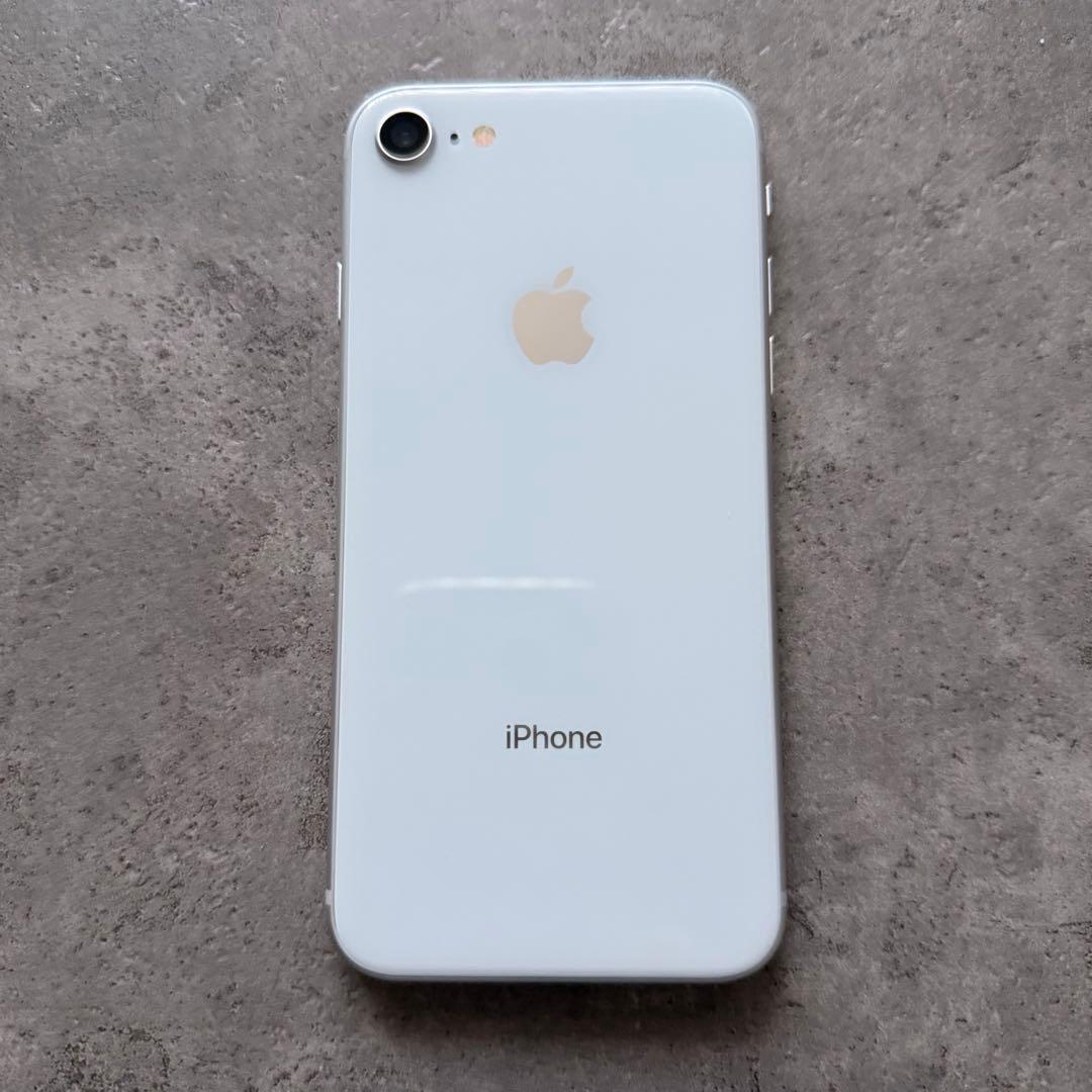 美品 iPhone8 本体　64GB シルバー　SIMフリー