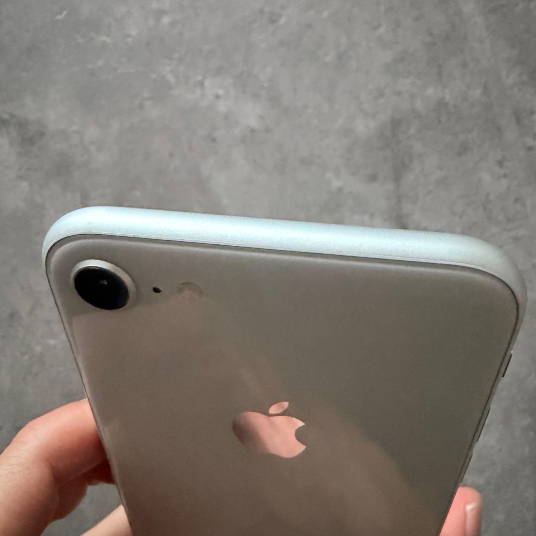 美品 iPhone8 本体　64GB シルバー　SIMフリー