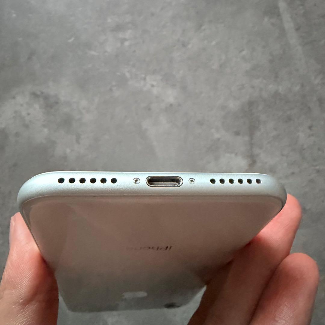 美品 iPhone8 本体　64GB シルバー　SIMフリー