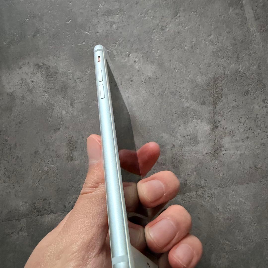 美品 iPhone8 本体　64GB シルバー　SIMフリー