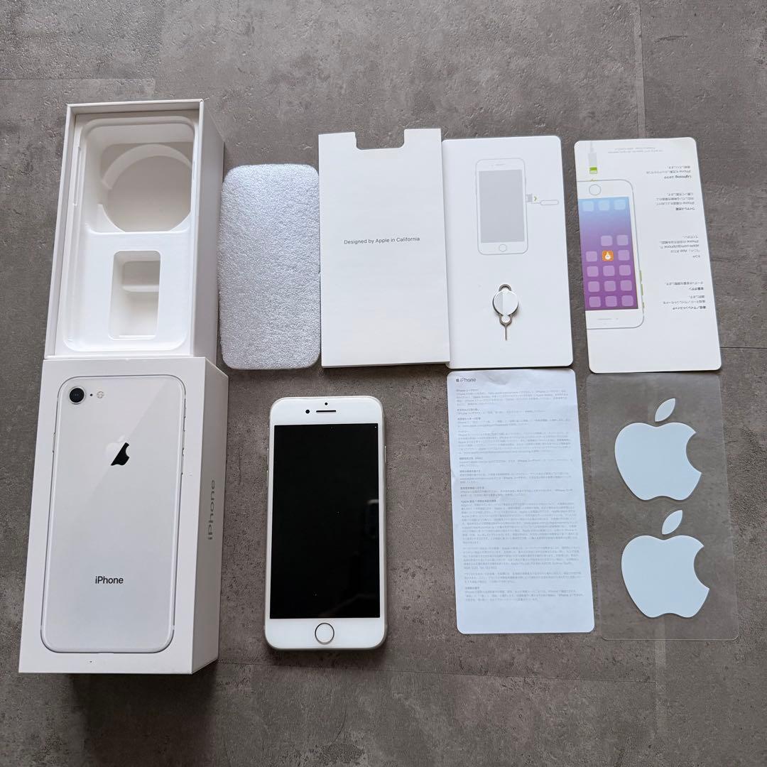 美品 iPhone8 本体　64GB シルバー　SIMフリー