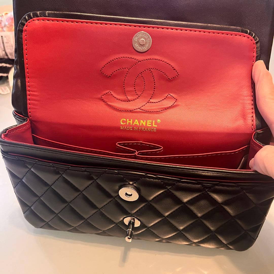 ノベルティCHANELブラックレザー ショルダー　ゴールド