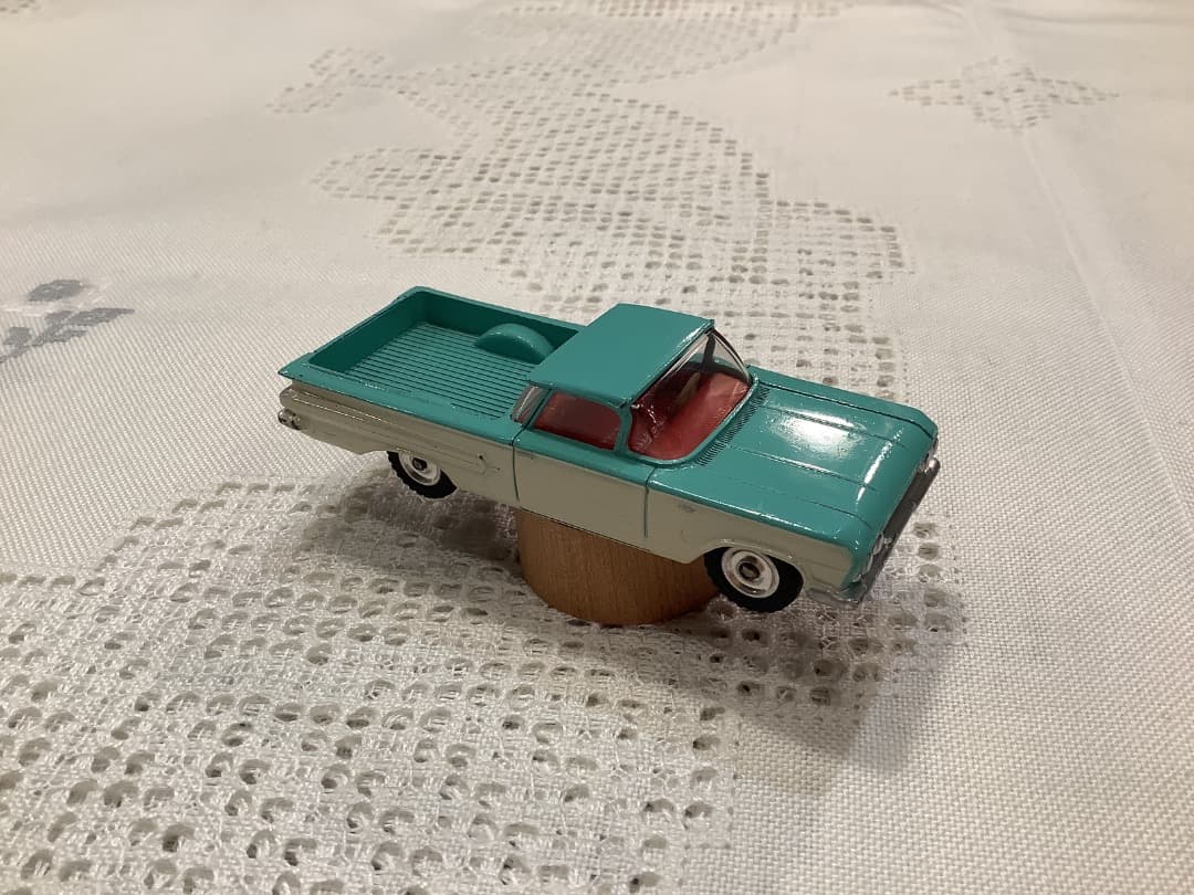美品レア　DINKY TOYS シボレー　エルカミーノ　ミニカー