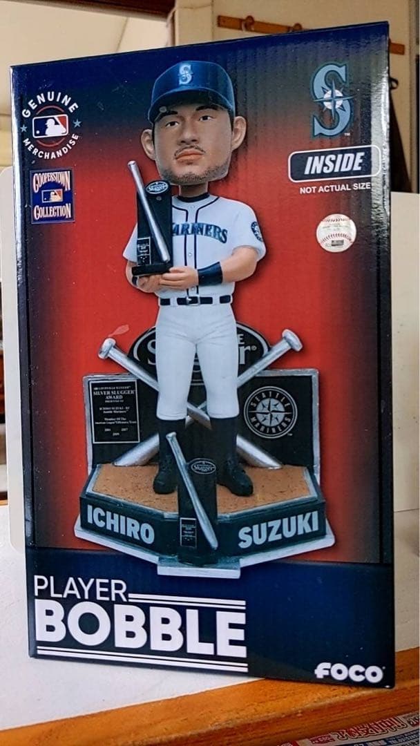 世界151体限定！イチロー球団認定シルバースラッガー賞、ボブル人形＋ギフト有