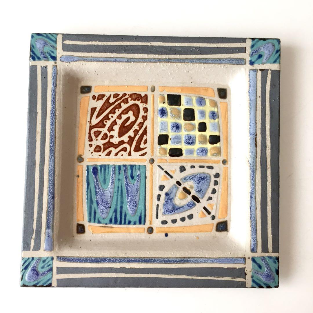 スペインバルセロナ出身の陶芸作家のハンドメイドトレイ　2種類