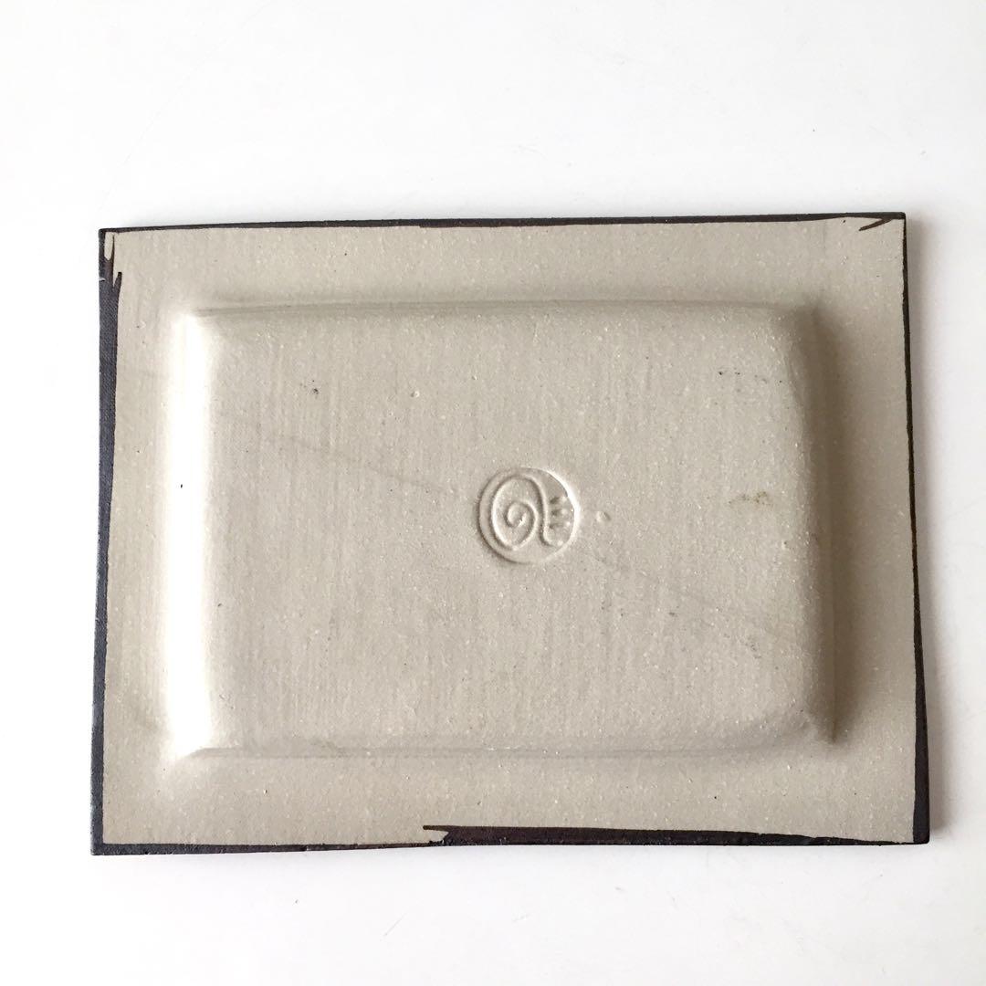 スペインバルセロナ出身の陶芸作家のハンドメイドトレイ　2種類