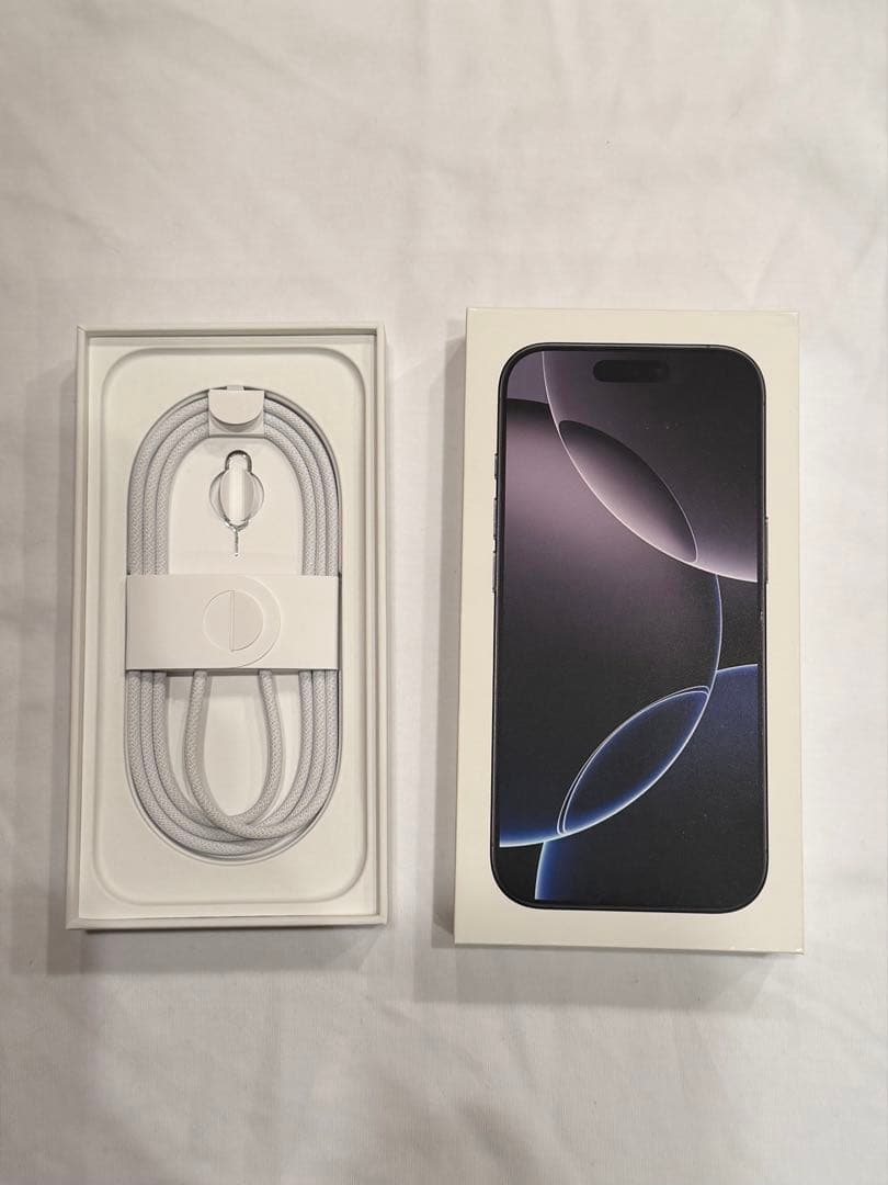 Apple iPhone 16Pro ブラックチタニウム 本体　512GB