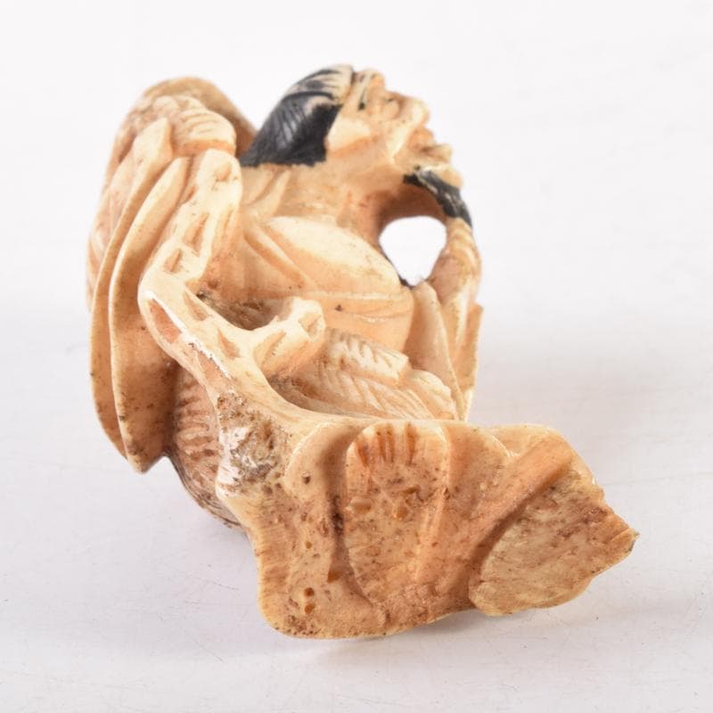 時代提げ物　獣骨製　人物像　根付　置物　V　6977
