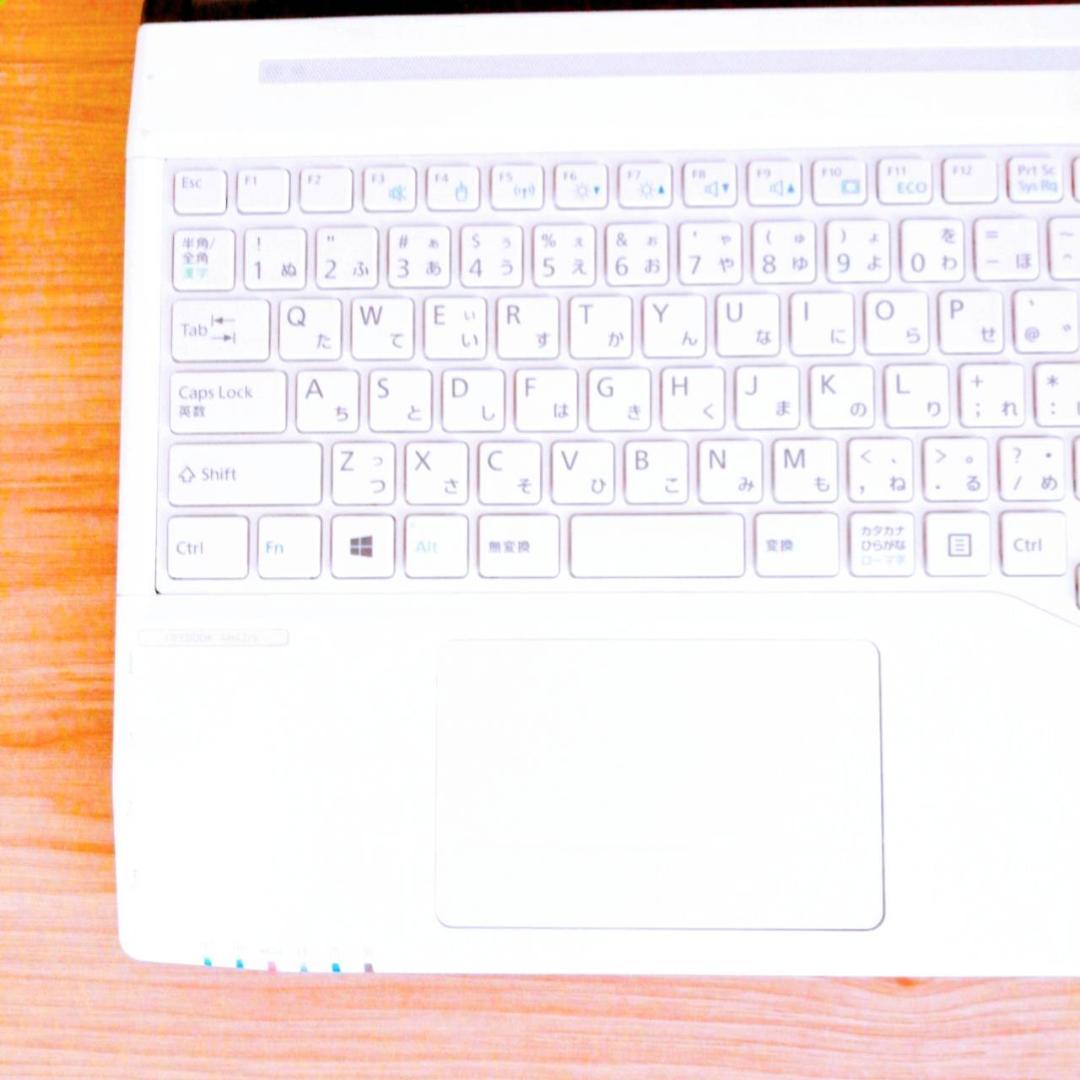 【Win11】✨白・薄型✨初心者おすすめ✨すぐ使える設定済✨富士通【Zc19】