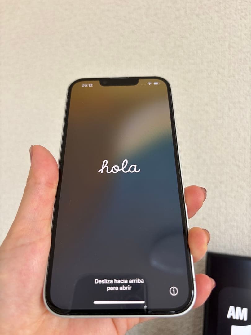 【極美品】Apple iPhone 16e 128gb ホワイト・ケース2点付き