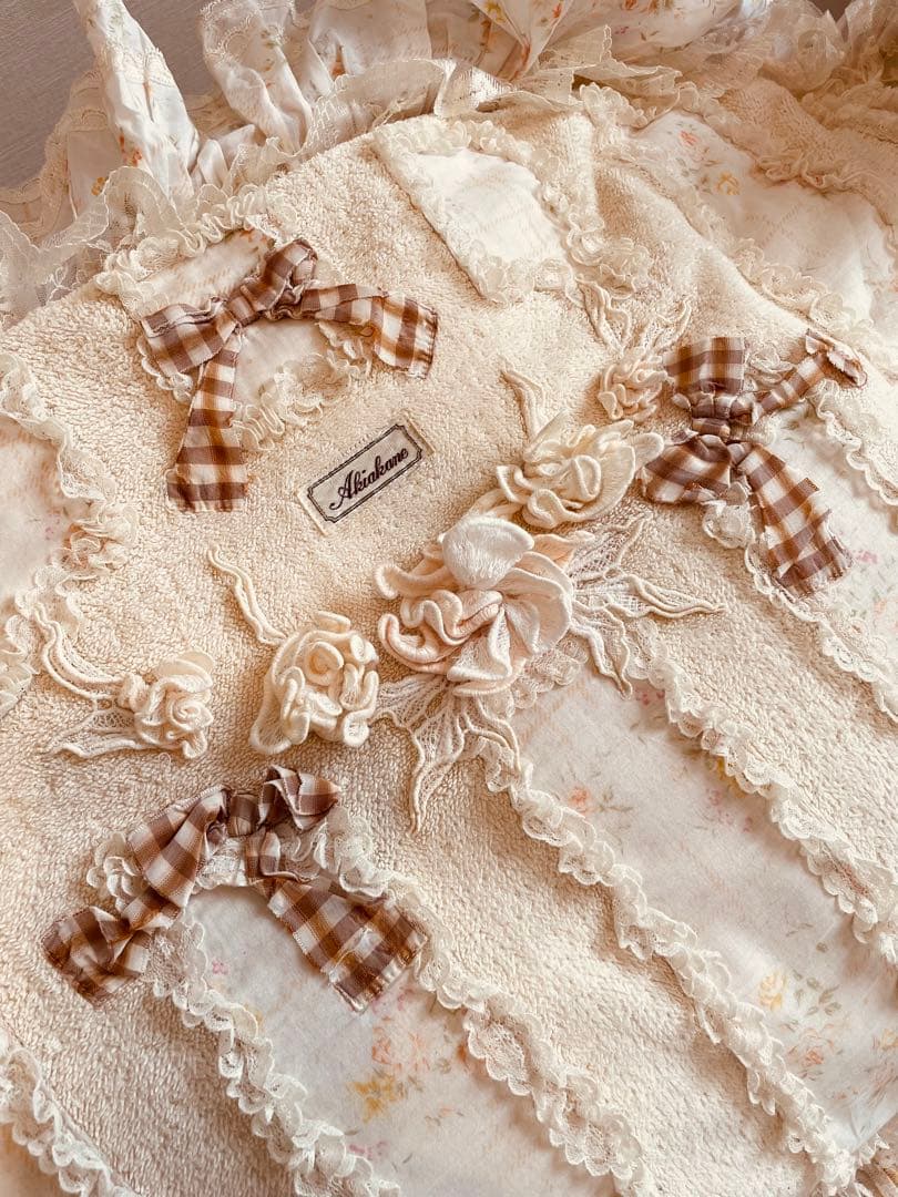 ❤️サエラ★さえら★アキアカネ★可愛い★リボンとフリル★楕円形の大きなクッション