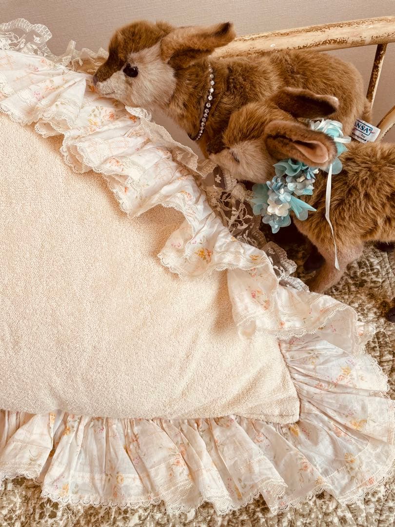 ❤️サエラ★さえら★アキアカネ★可愛い★リボンとフリル★楕円形の大きなクッション