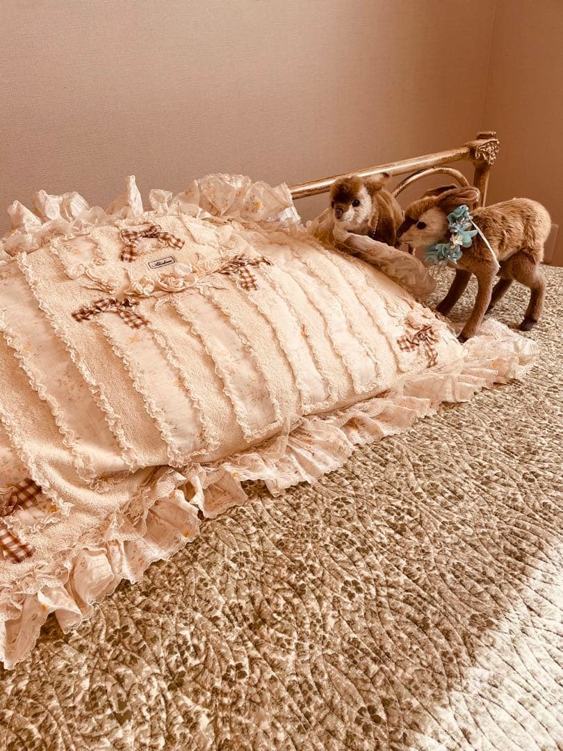 ❤️サエラ★さえら★アキアカネ★可愛い★リボンとフリル★楕円形の大きなクッション