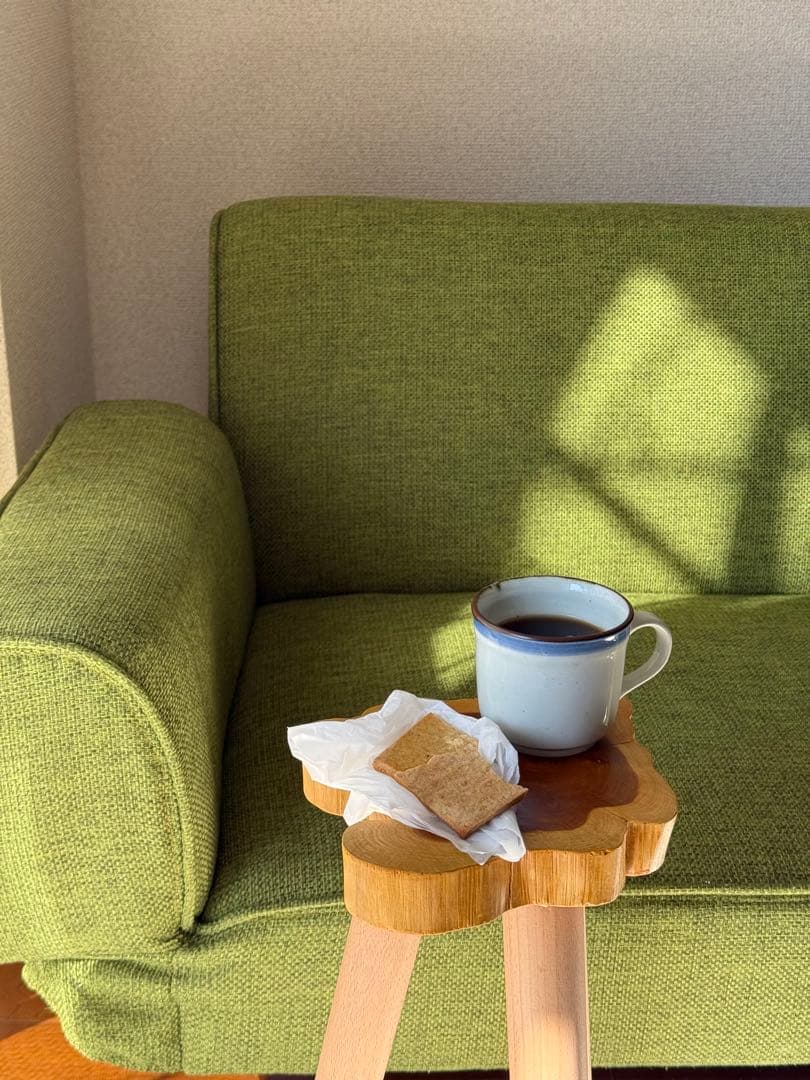 ミニ　コーヒーテーブル　サイドテーブル　一枚板(k023)一点もの