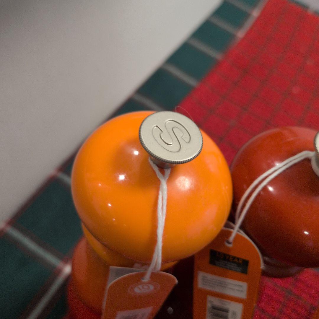 Le Creuset ルクルーゼ ソルトミル　ペッパーミル　オレンジ　赤