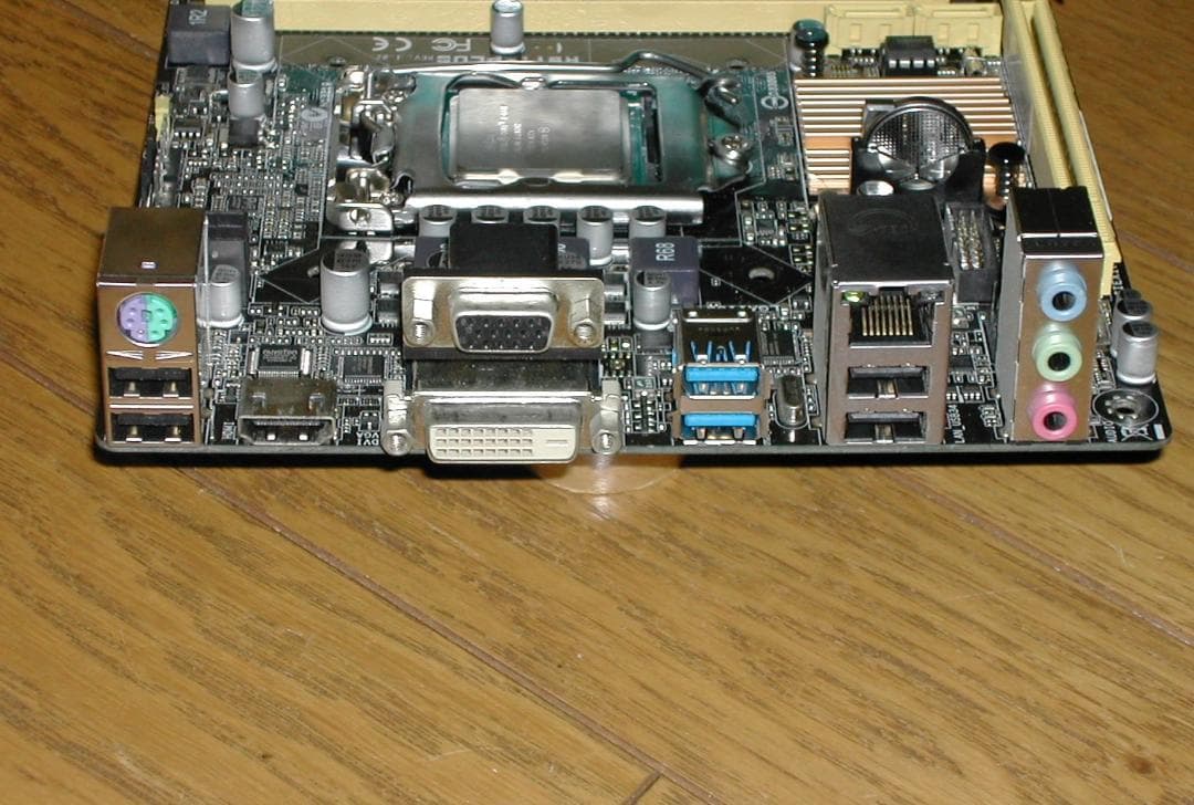 ASUS　H81I-PLUS　LGA1150　i5 4440　4Gメモリ2枚付き