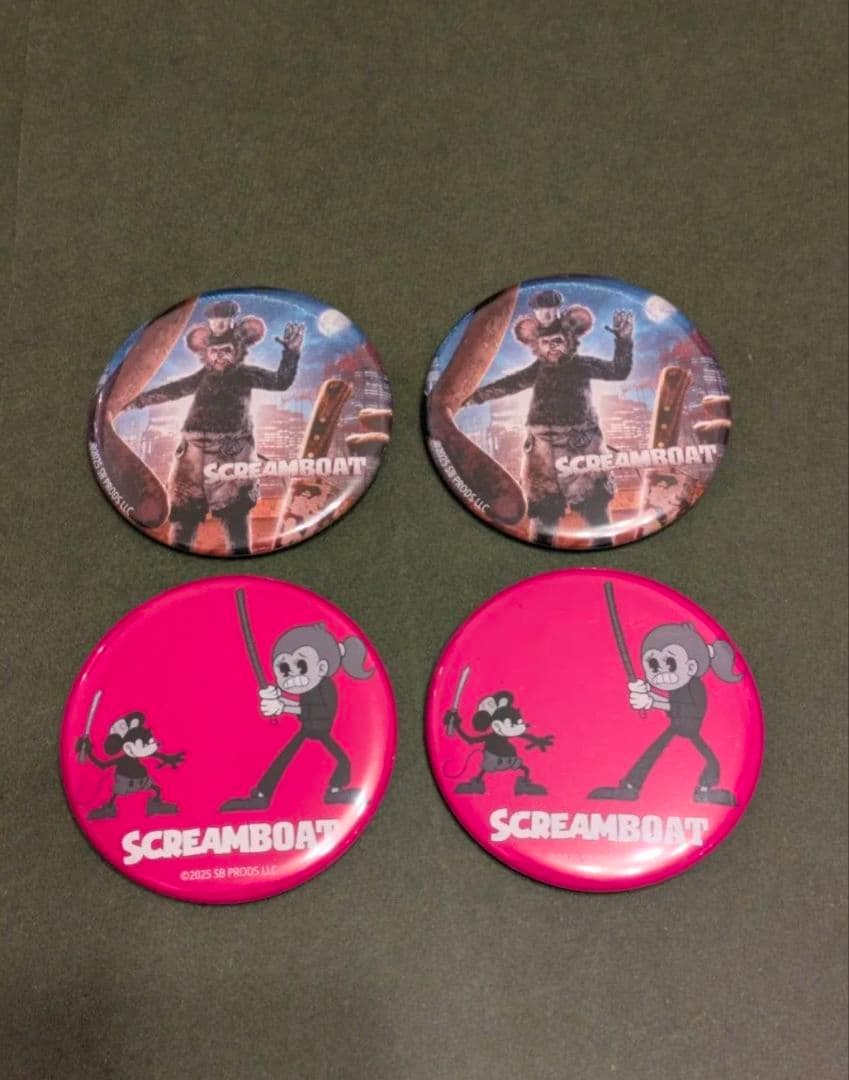 スクリームボート　コラボカフェ　特典　B2ポスター　+　缶バッジ　4個セット