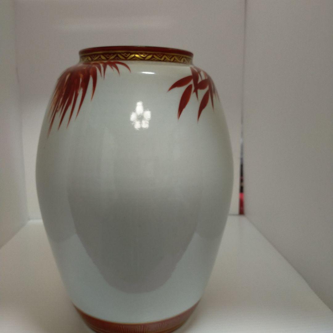 九谷焼き 金彩の美しい竹の絵柄の縁起物 吉祥花瓶に 雅と書かれている