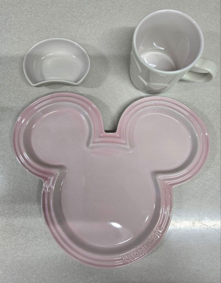 ル・クルーゼ ミッキーマウス型 食器セット ブルー＆ピンク
