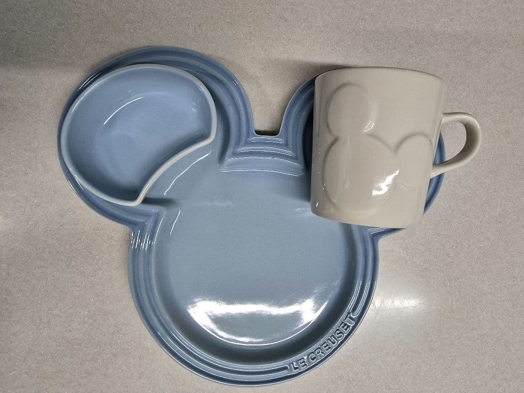 ル・クルーゼ ミッキーマウス型 食器セット ブルー＆ピンク