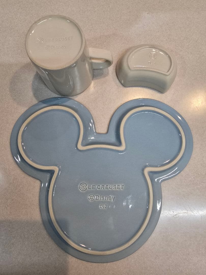 ル・クルーゼ ミッキーマウス型 食器セット ブルー＆ピンク