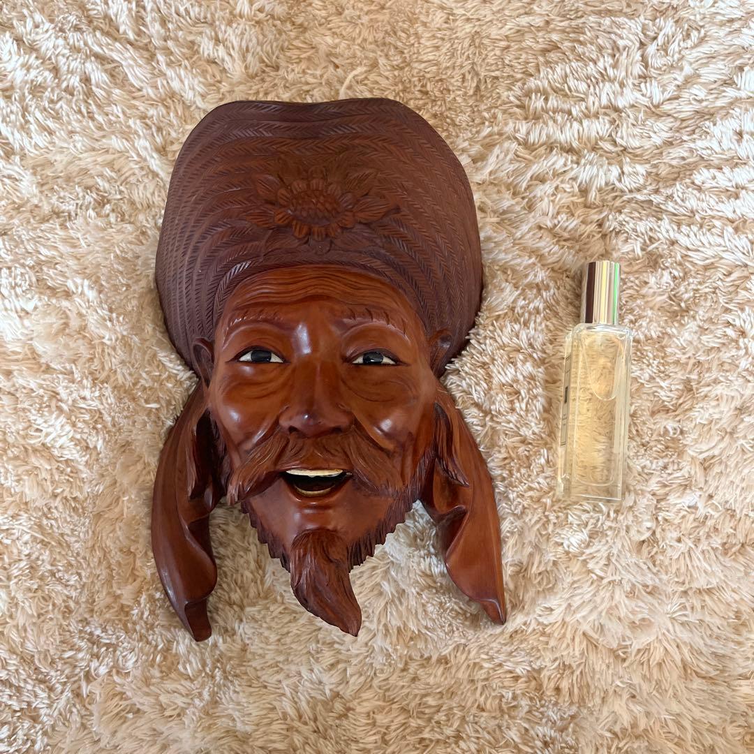 海外　木製の笑顔の顔彫刻