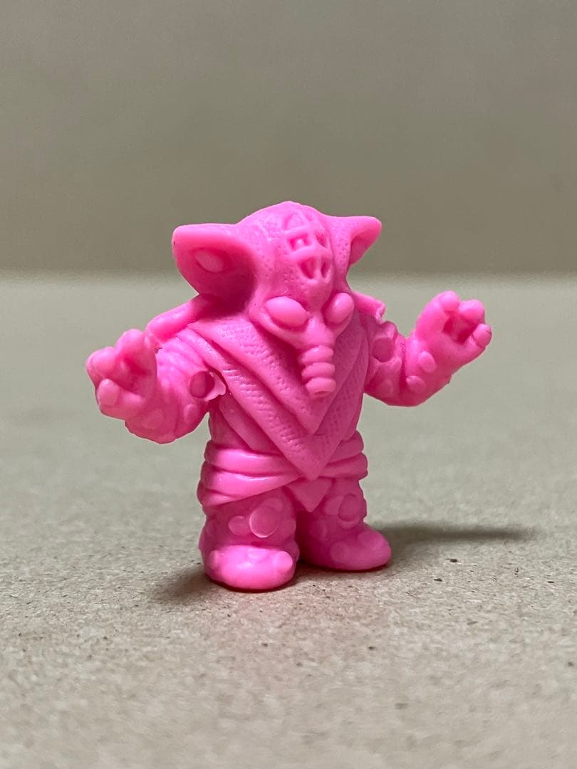 フリップ星人　怪獣　消しゴム　桃色　ウルトラマン