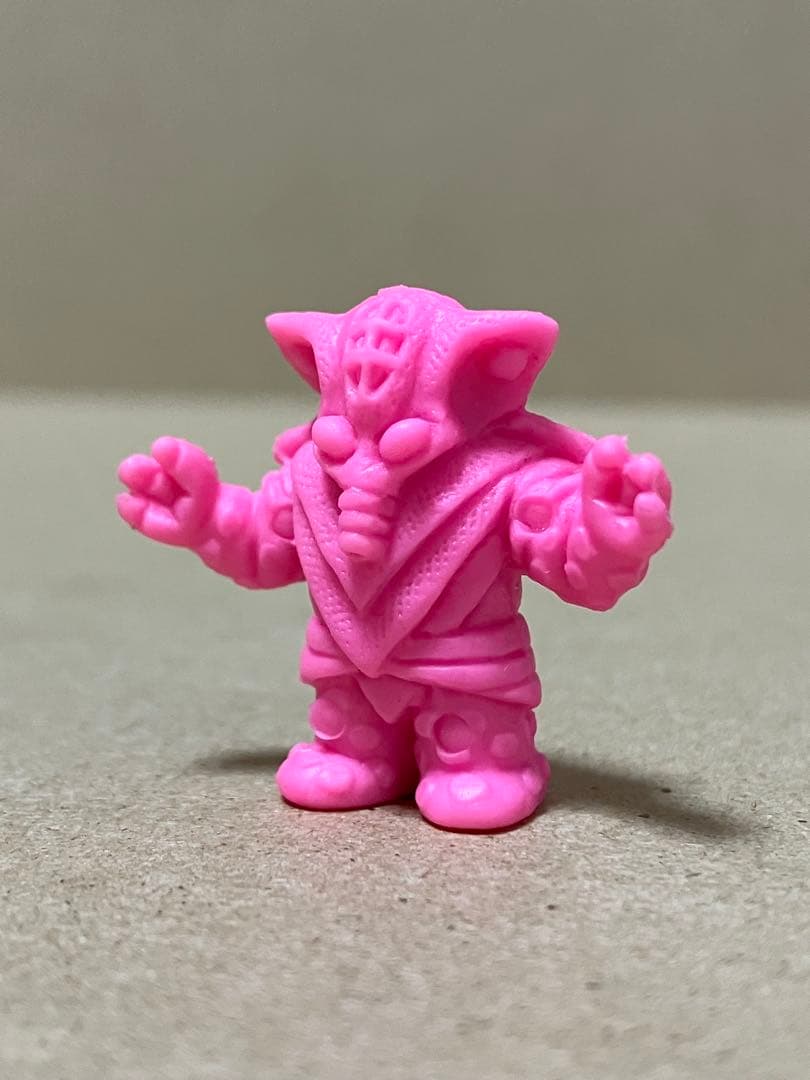 フリップ星人　怪獣　消しゴム　桃色　ウルトラマン