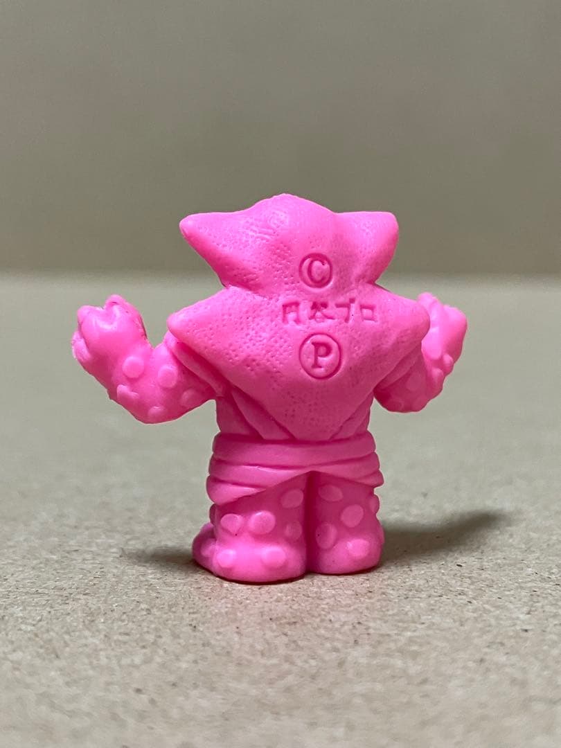 フリップ星人　怪獣　消しゴム　桃色　ウルトラマン