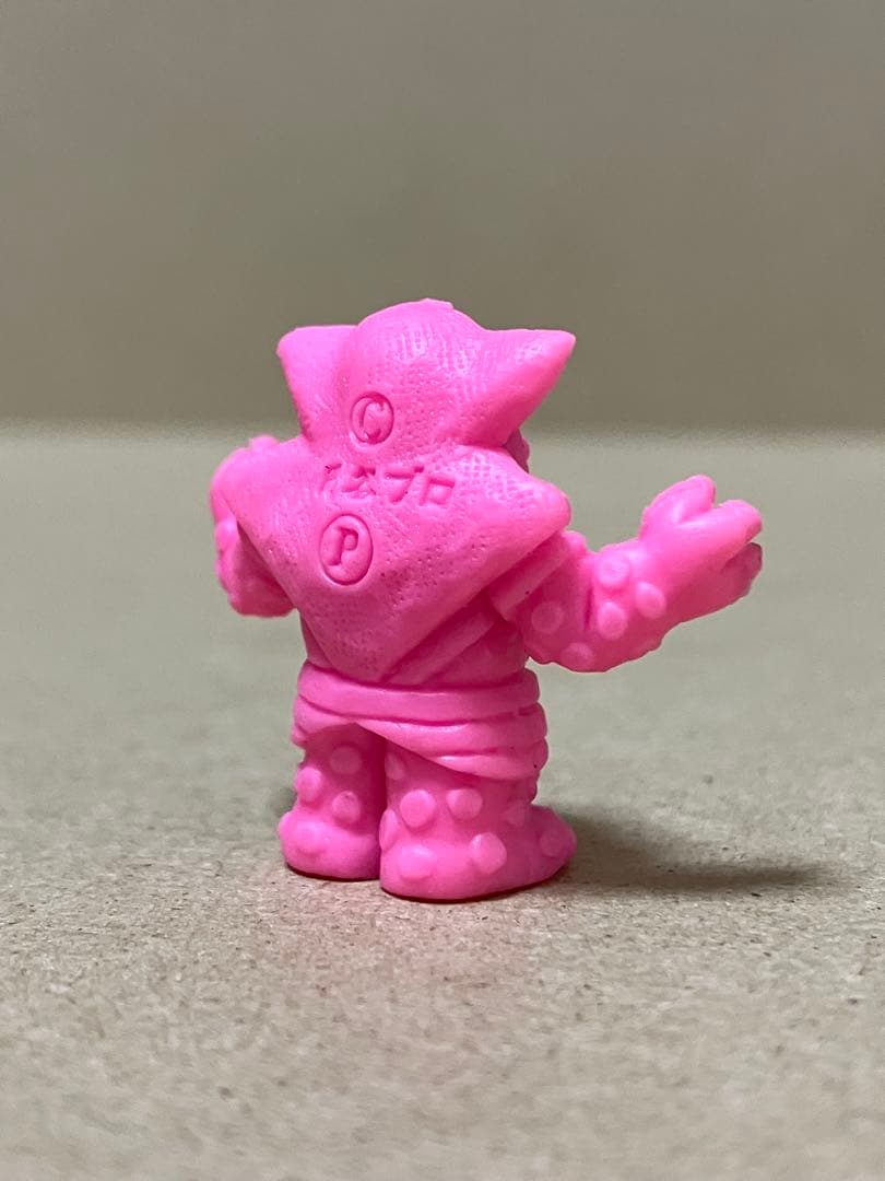 フリップ星人　怪獣　消しゴム　桃色　ウルトラマン