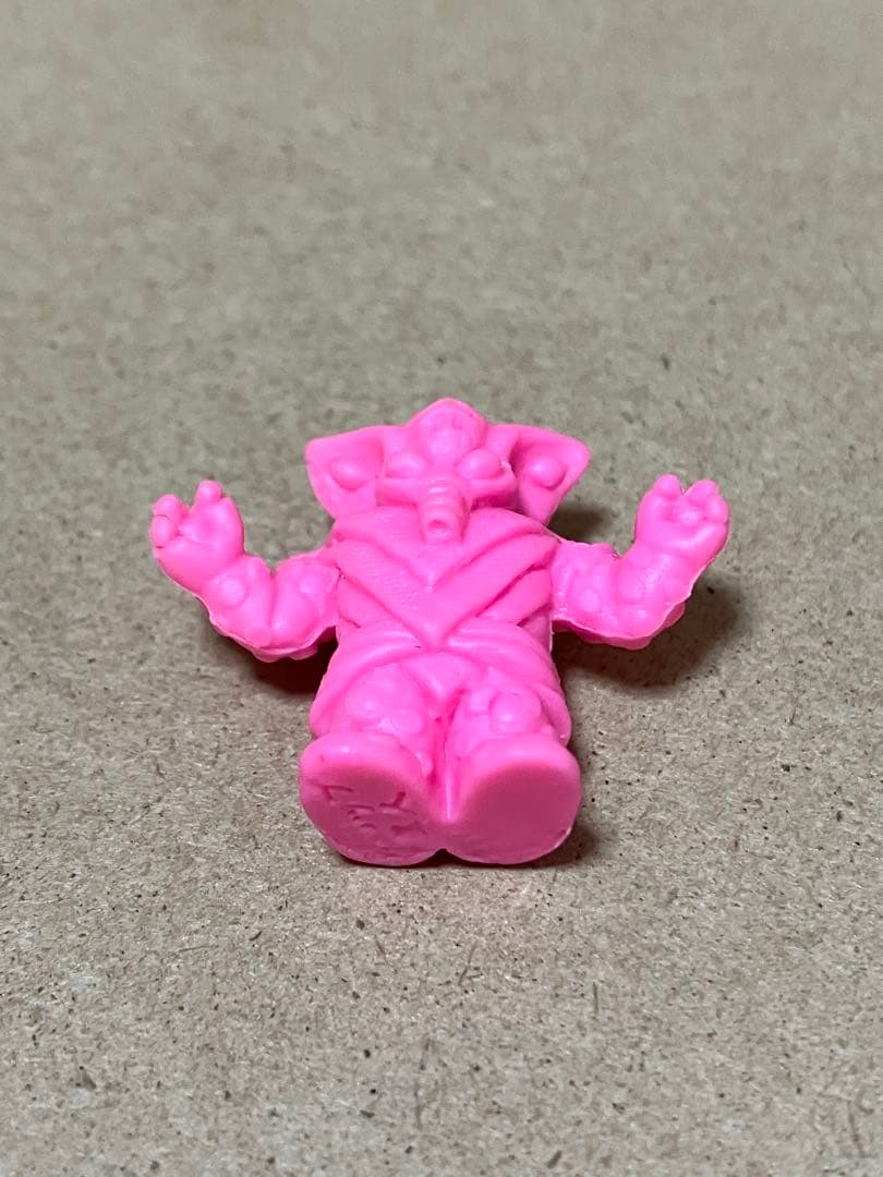 フリップ星人　怪獣　消しゴム　桃色　ウルトラマン