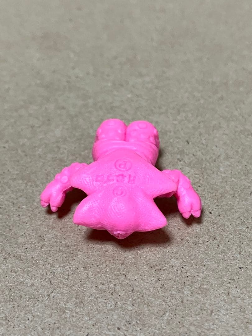 フリップ星人　怪獣　消しゴム　桃色　ウルトラマン