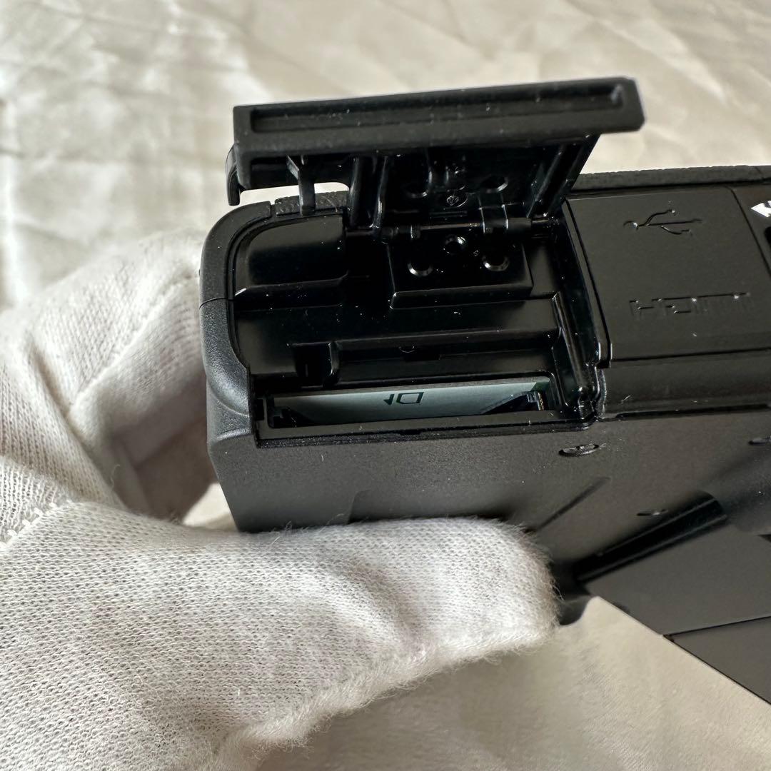 Canon EOS M100 ミラーレスカメラ 充電器　バッテリー　SDカード