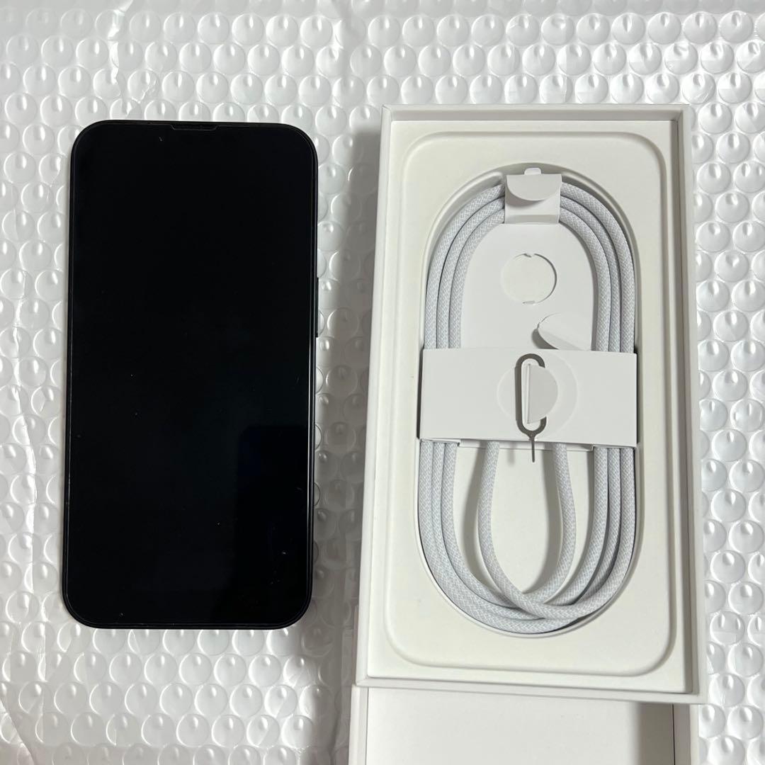 Apple iPhone16 e ブラック