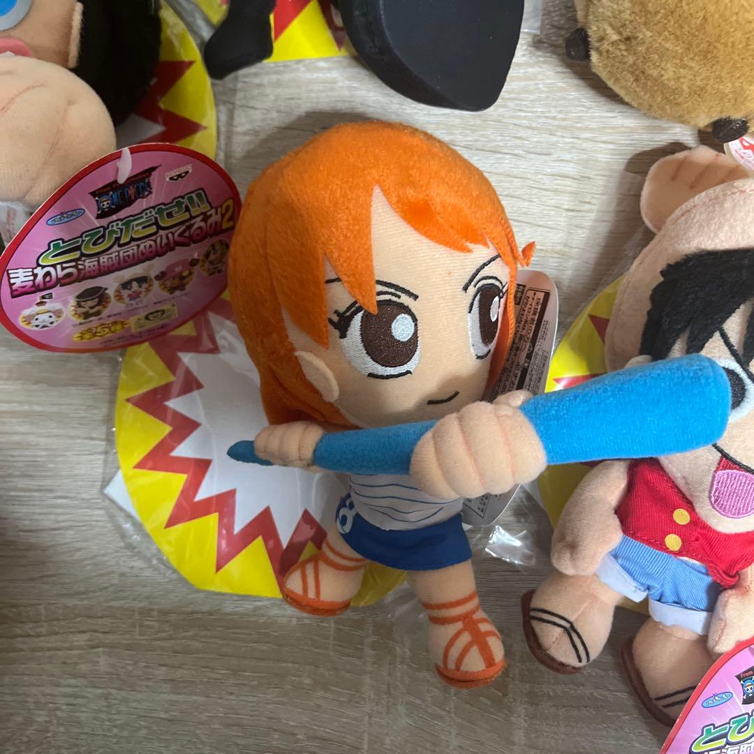 ワンピース　ONE PIECEとびだせ！麦わら海賊団ぬいぐるみ 4体セット