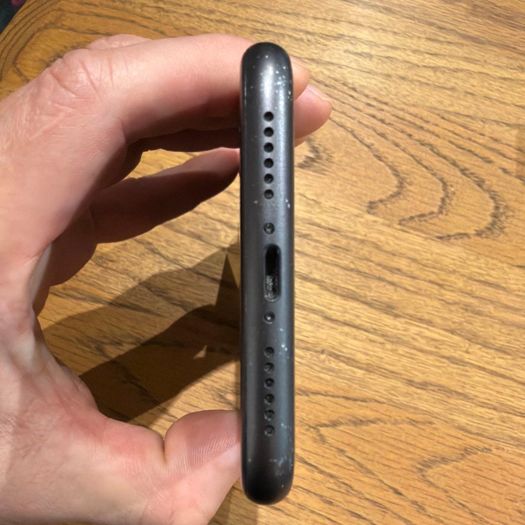 【ジャンク品】iPhone11 本体 64GB ブラック　ディスプレイ横線