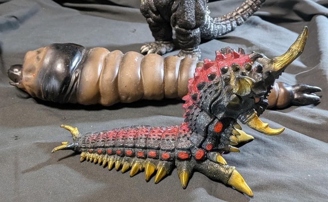 平成ゴジラＶＳシリーズ　モスラ・バトラ幼虫（バンダイ）ソフビ３体セット＋１