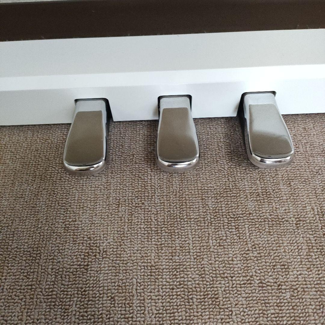 ローランド　DP-603-PW (白塗鏡面艶出し塗装仕上)　椅子 BNC05WH