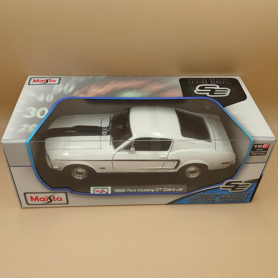 1/18 フォードマスタングGTコブラ ジェット ホワイト 1968 ミニカー