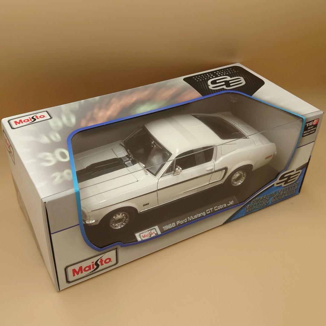 1/18 フォードマスタングGTコブラ ジェット ホワイト 1968 ミニカー