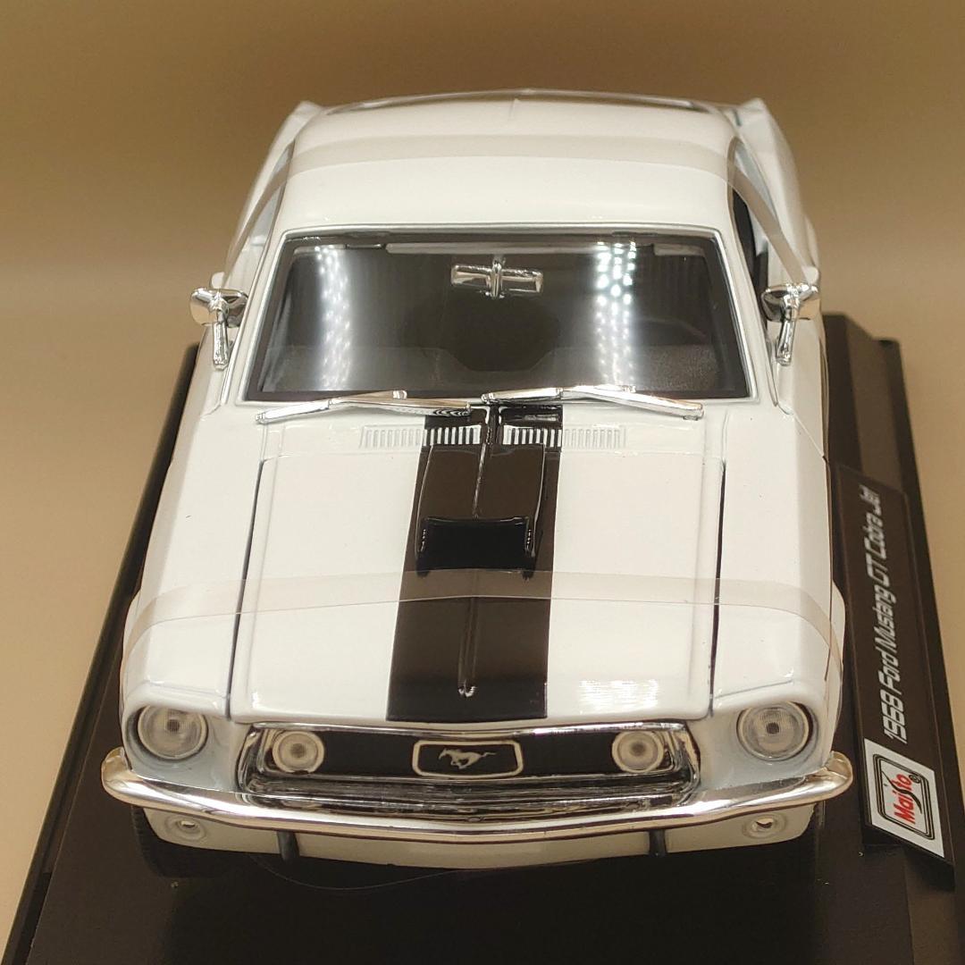 1/18 フォードマスタングGTコブラ ジェット ホワイト 1968 ミニカー