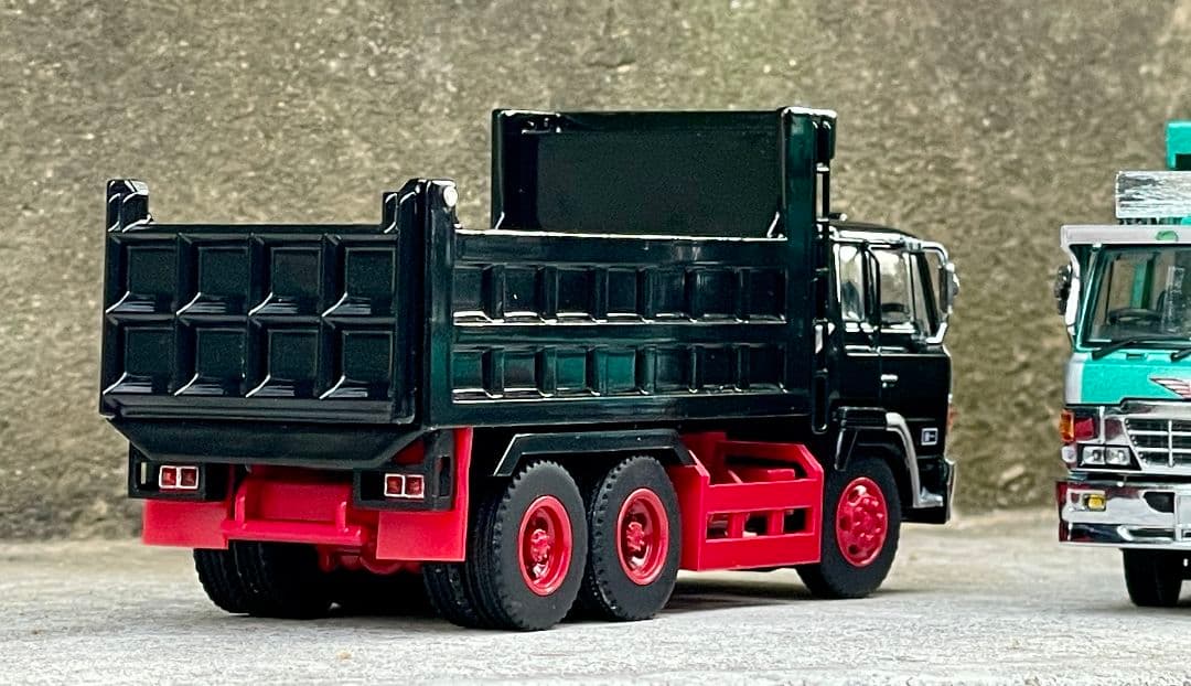 DBGT 1/64 日野 スーパードルフィン ダンプ トラック (ブラック)